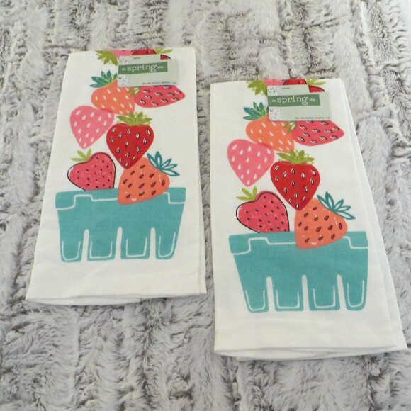 Strawberries Kitchen Hand Towels Set Of 2 New - Picture 1 of 4